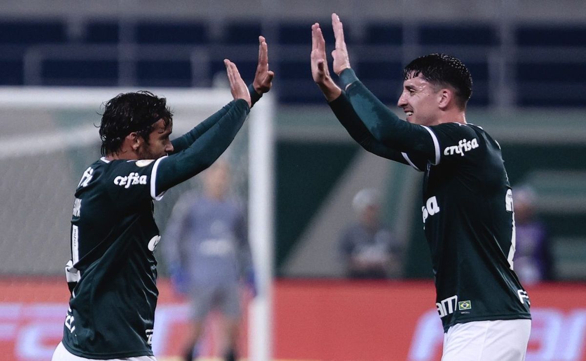 piquerez reencontra scarpa e situação rende memes na internet entre torcedores do palmeiras