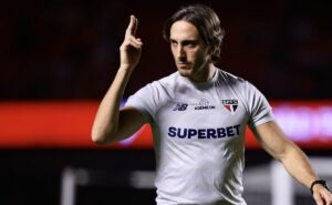 multa de zubeldía com o são paulo é de três salários e saída está descartada 