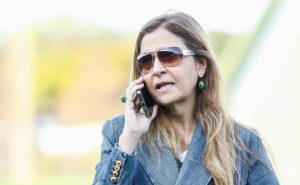 palmeiras de leila pereira supera flamengo com acordo de patrocínio máster por r$ 115 milhões