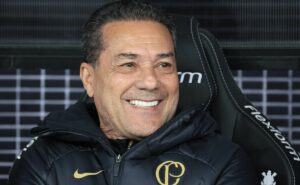 vanderlei luxemburgo aceita assinar com rival do corinthians tricampeão da libertadores