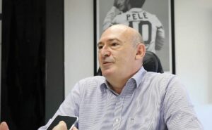 santos expulsa andrés rueda após conselho apontar r$ 600 milhões em dívidas e gestão temerária