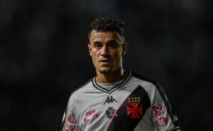 coutinho quebra jejum após retorno ao vasco e torcida vai à loucura: "era obrigação"