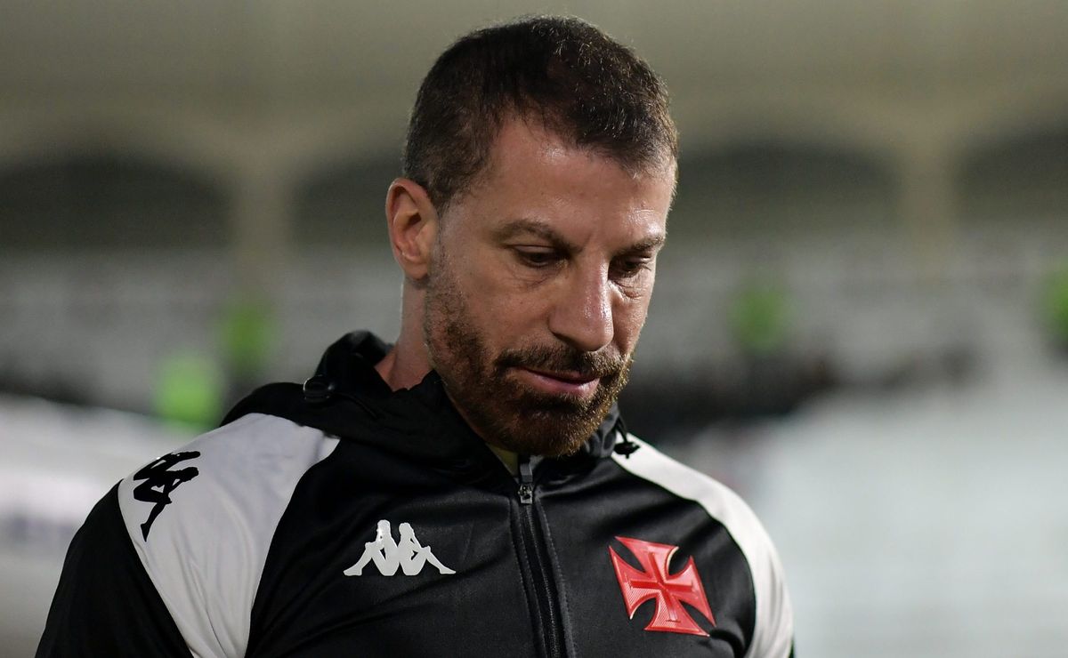 atlético mg toma decisão na copa do brasil e reprova ação de pedrinho no vasco