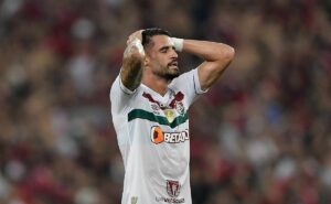 renato augusto é descartado no fluminense e vira última opção com mano menezes