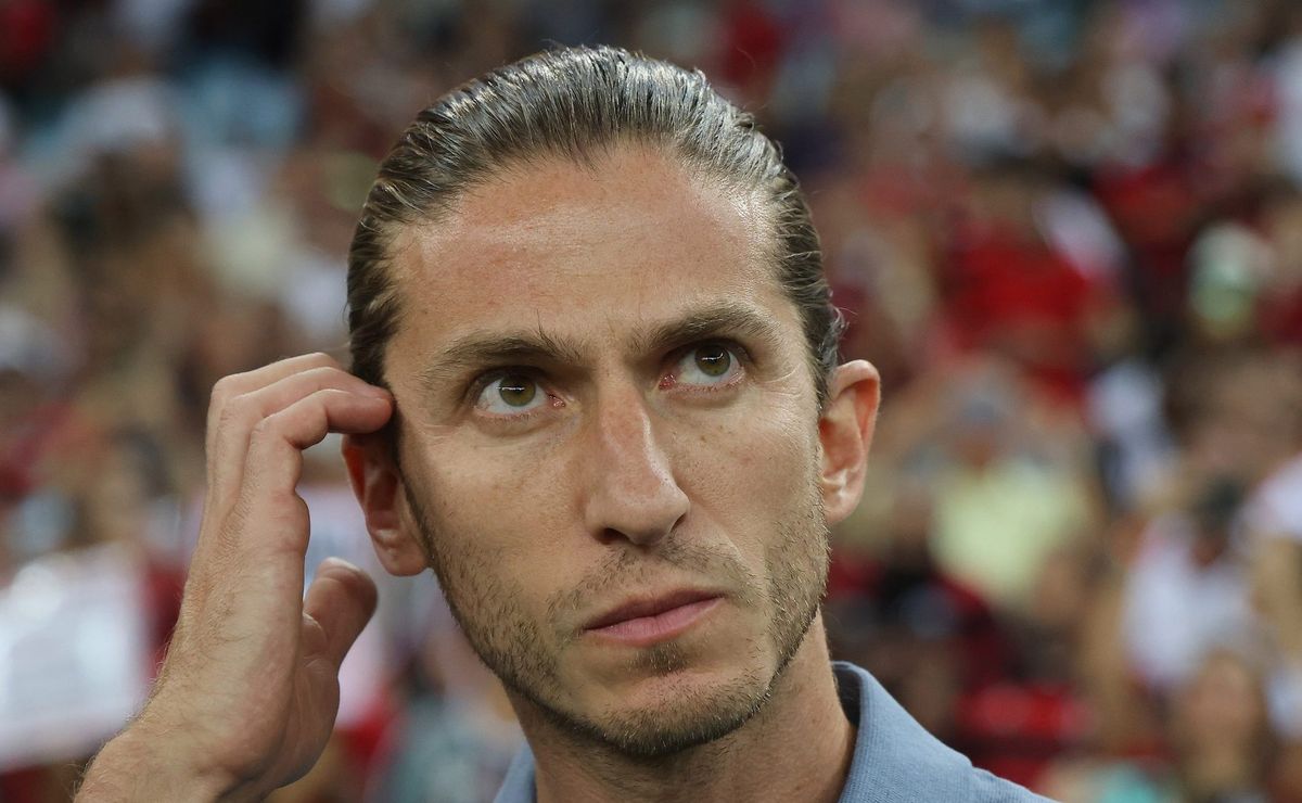 filipe luís é informado que allan, pablo e mais um medalhão devem deixar o flamengo