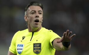 pc oliveira concorda com pênalti em fla x flu marcado por raphael claus: "maneira imprudente"