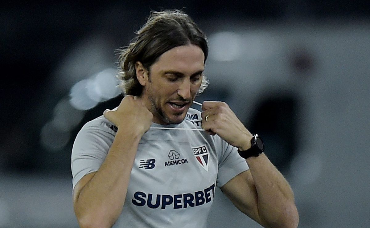 zubeldía expõe preocupação do são paulo no brasileiro visando vaga na libertadores 