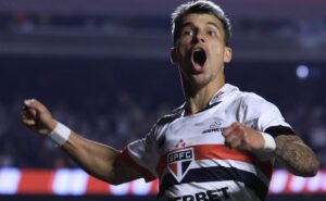 ferreirinha vira lição e são paulo buscará mais um atacante driblador no mercado 