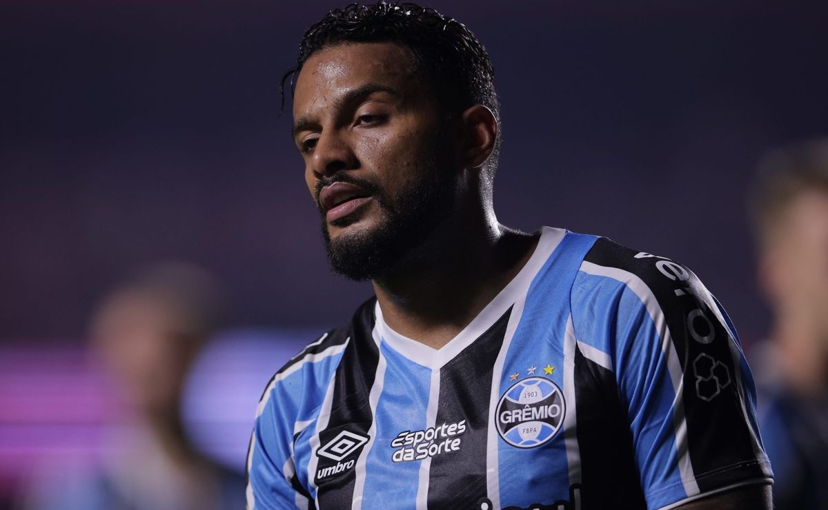 reinaldo quebra o silêncio e desabafa sobre seu futuro no grêmio: “todo mundo da diretoria sabe...”