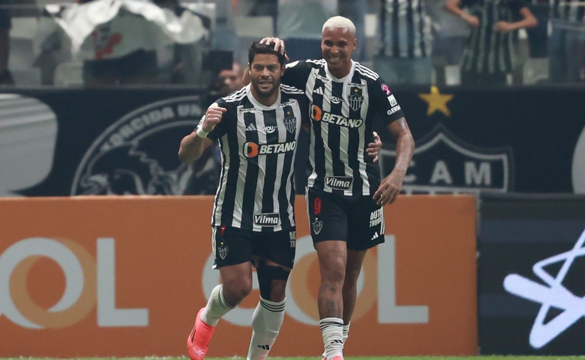 hulk e deyverson marcam e galo vence o grêmio em casa pelo brasileirão