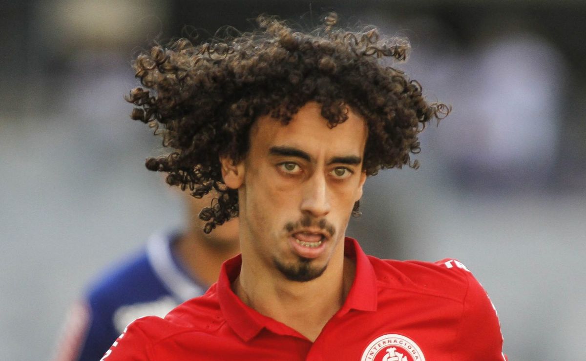 valdívia, ex jogador do inter, aparece cobrando dívida do colorado