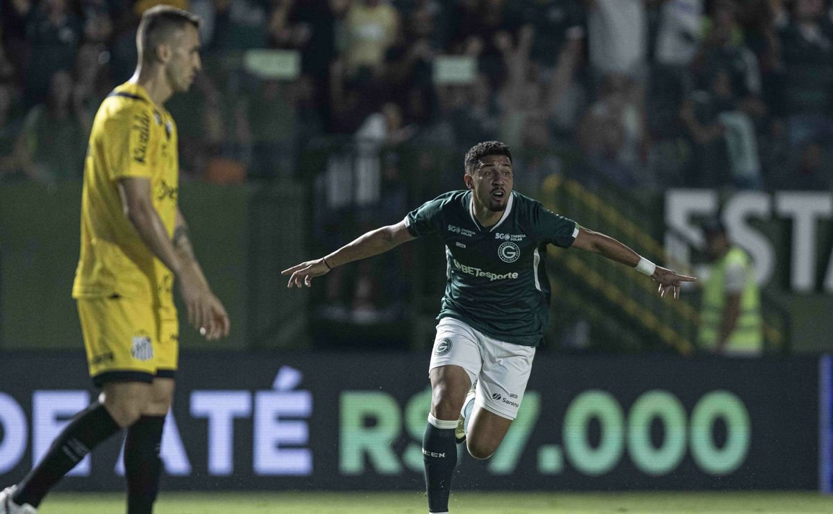 santos joga mal e perde por 3x1 para goiás em partida que valia a liderança da série b