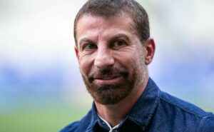 pedrinho se manifesta no vasco após bloquear torcedores nas redes sociais: “tem a liberdade”