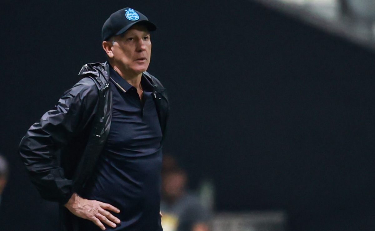 renato gaúcho caiu no grêmio na visão da torcida, que não aguenta mais: “demitido” 