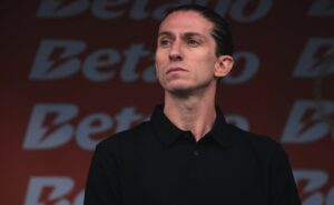 flamengo assina até 2029 com atacante e filipe luís apostará em lorran para próxima temporada