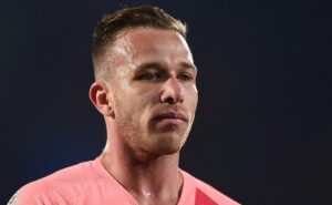 cruzeiro tem interesse na contratação de arthur, mas volante não quer voltar ao brasil