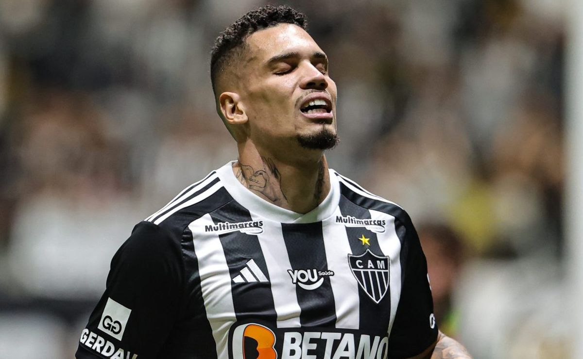 paulinho expõe preocupação do atlético mg ao revelar problema ósseo: “conseguindo jogar com injeção”