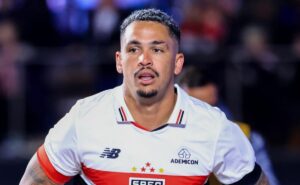 são paulo decida contratar meia armador para disputar camisa 10 com luciano