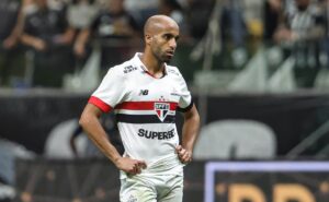torcida do são paulo critica lucas após derrota para o cuiabá: "ainda não voltou..."