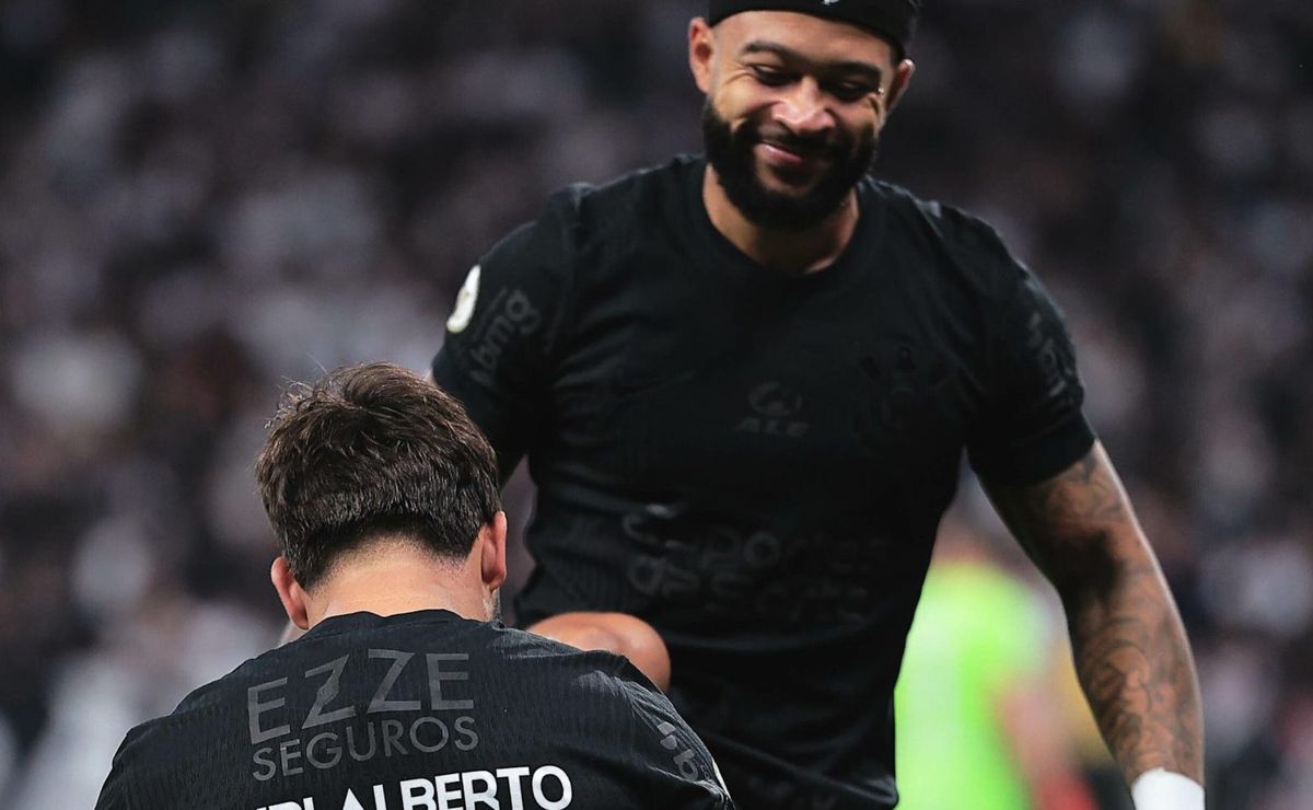 memphis depay e yuri alberto estão entrosados no corinthians: “conseguiu sustentar” 