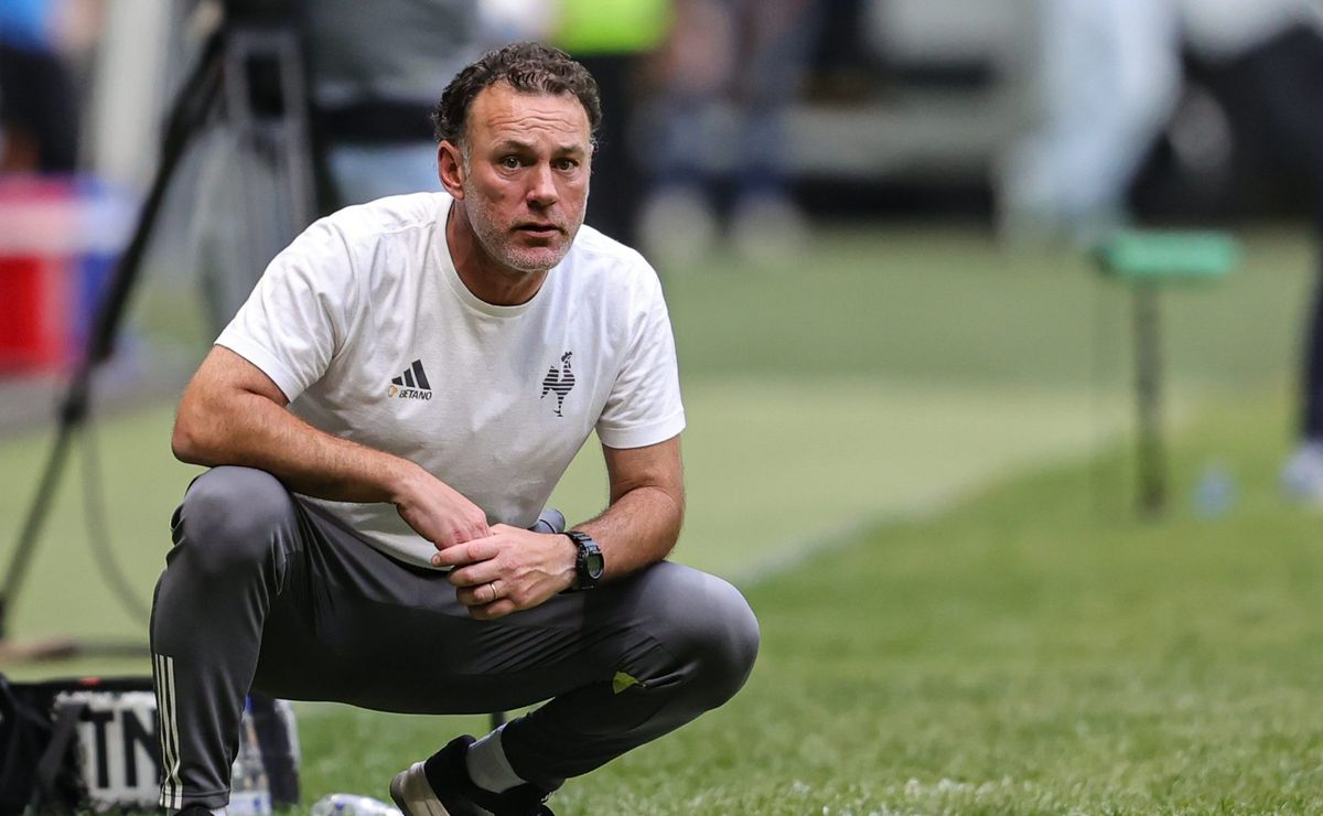 atlético mineiro atualiza situações de jogadores lesionados e gabriel milito é informado