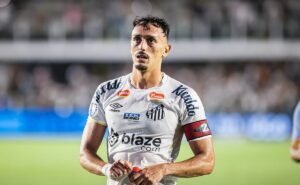 pituca é criticado e torcida pede saída do time titular do santos após nova derrota