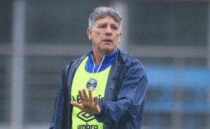 renato gaúcho prepara reviravolta no grêmio e indica substituto de reinaldo após problema na lateral