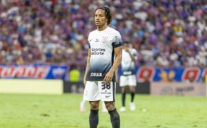 emiliano díaz destaca versatilidade de andré carrilo no corinthians