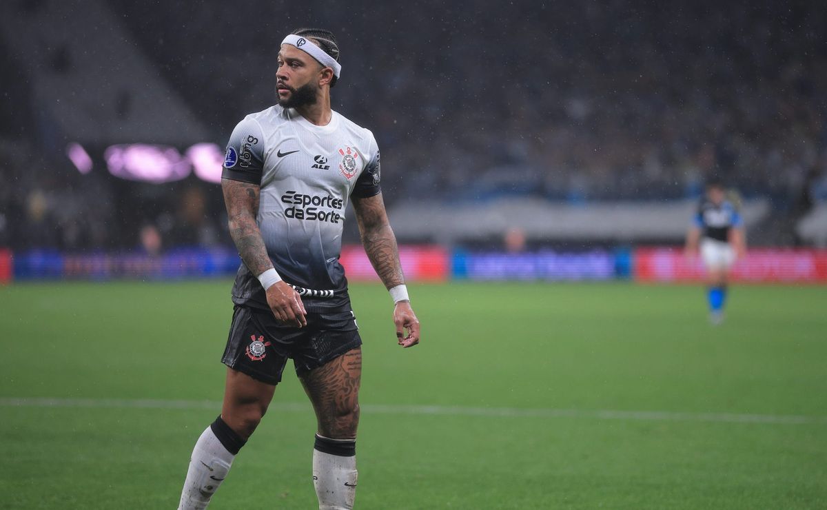 após partida com o corinthians, memphis depay é elogiado por jogador do racing