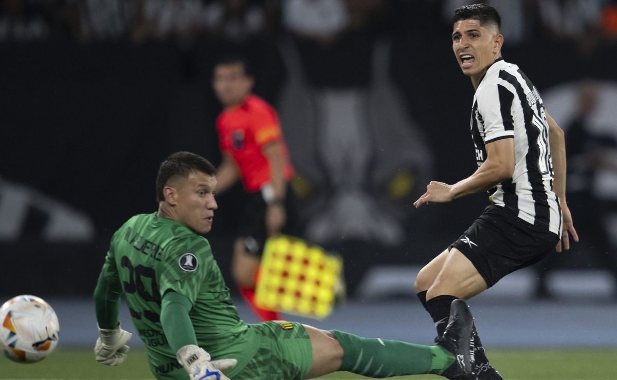 savarino mostra que é o “melhor coadjuvante do mundo” em botafogo x peñarol 