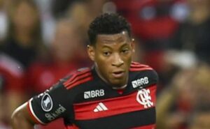 gonzalo plata é barrado por filipe luís no flamengo para gabigol recuperar espaço 