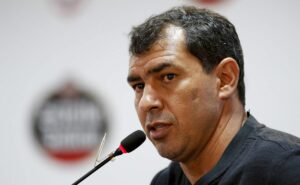 fábio carille causa chateação no santos e defensor não garante renovação