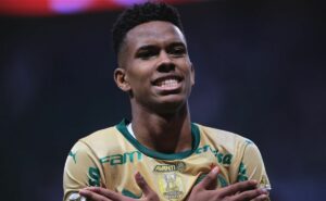 volta de estevão barra meio campista do palmeiras do time titular de abel ferreira 