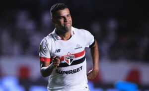 renovação do são paulo com alisson gera discussões entre os torcedores