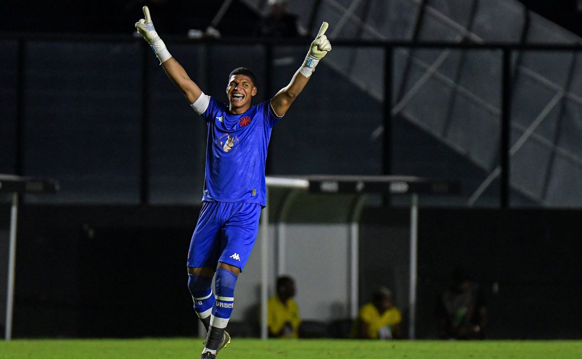 retorno de goleiro halls ao vasco tem definição após passagem no vila nova 