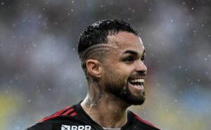 michael e alcaraz podem ser surpresas na escalação do flamengo contra o corinthians