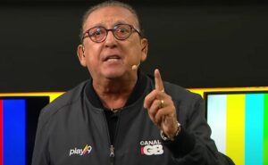 galvão bueno elogia filipe luís, mas faz ressalva no flamengo: "está tudo atrapalhado"