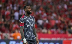gerson faz atividade regenerativa na academia e flamengo fica alerta sobre desgaste do meia