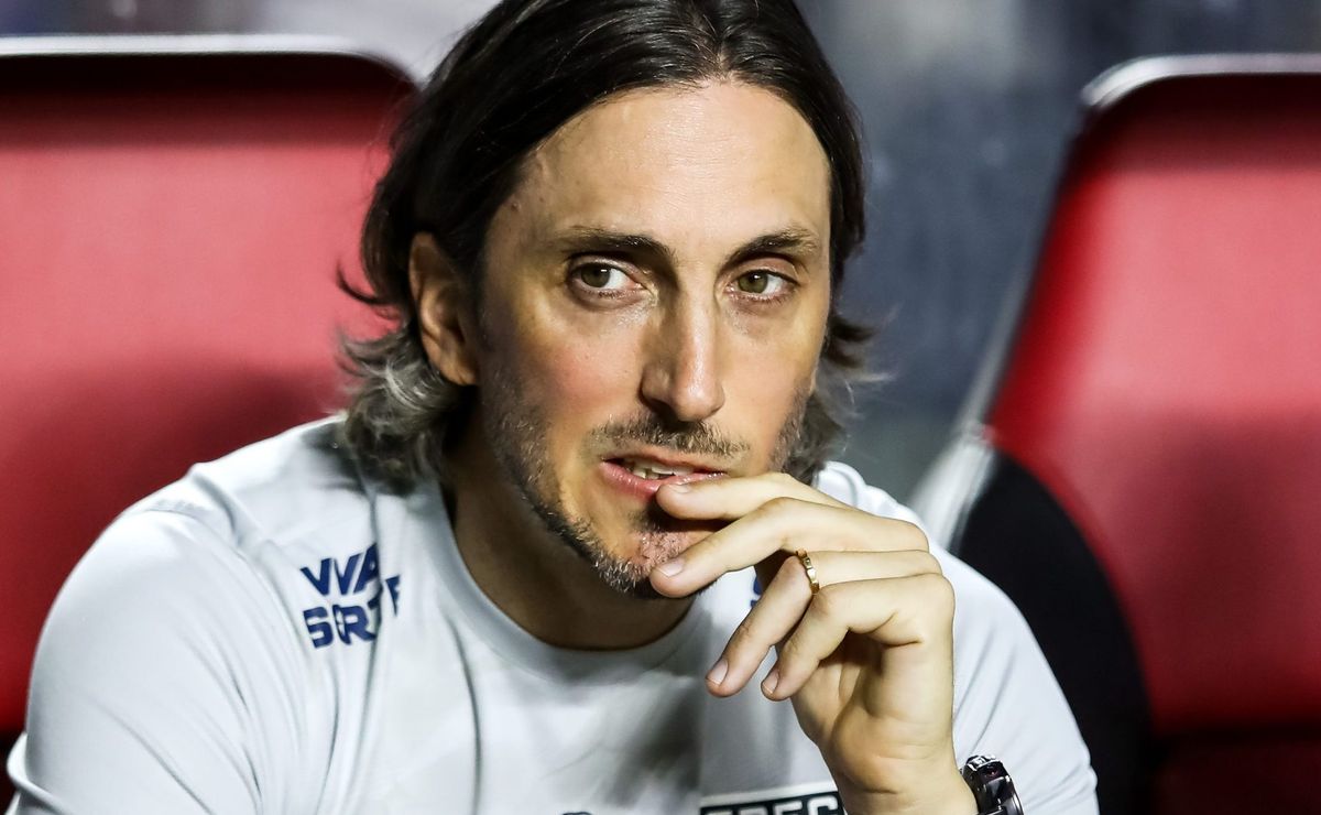 zubeldía está sendo ‘fritado’ no são paulo, afirma jornalista: “por incrível que pareça...”