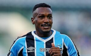 edenílson faz revelação no grêmio e projeta gol contra o inter: “estou preparado”