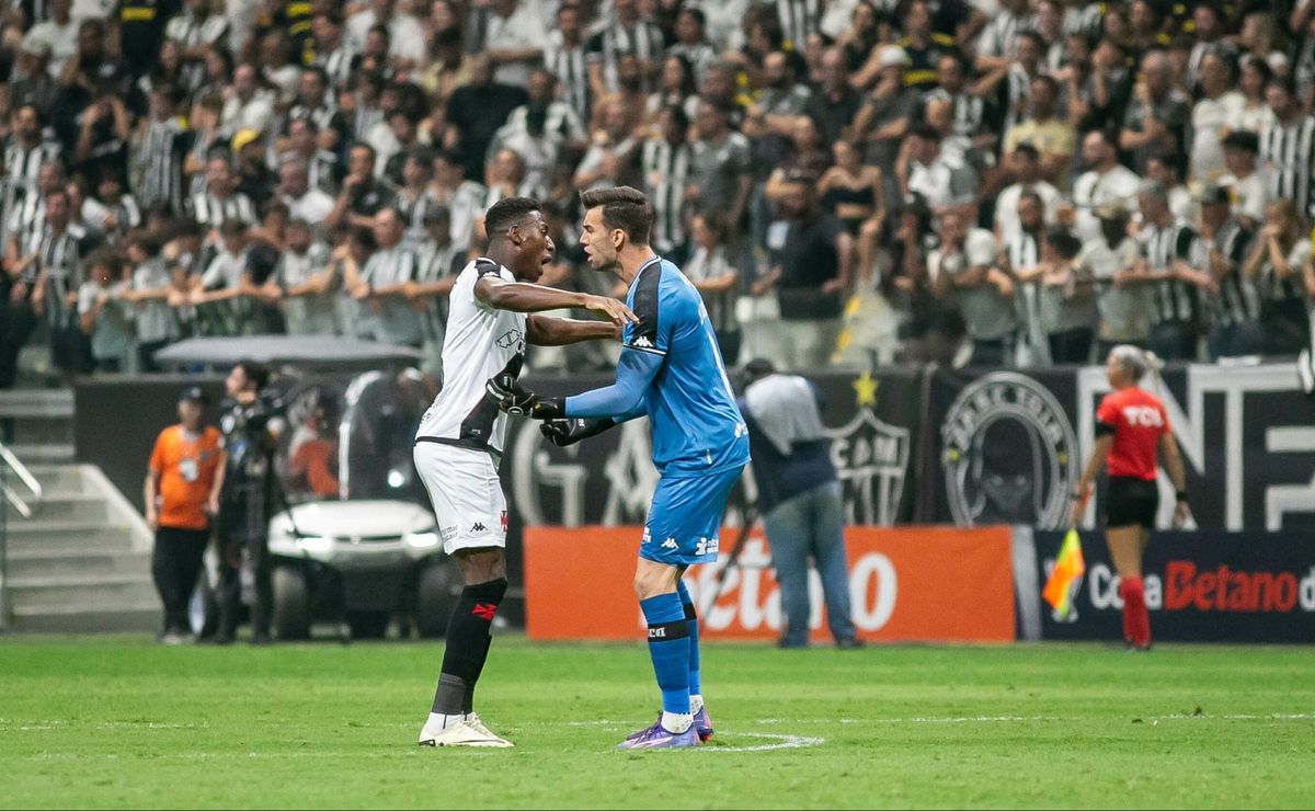titular do vasco é duramente criticado por jornalista após derrota para o atlético mg