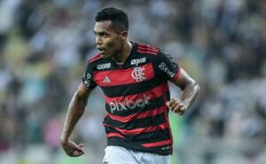 fla flu coloca reforços do flamengo nos holofotes e nação espera que contratações resolvam o clássico