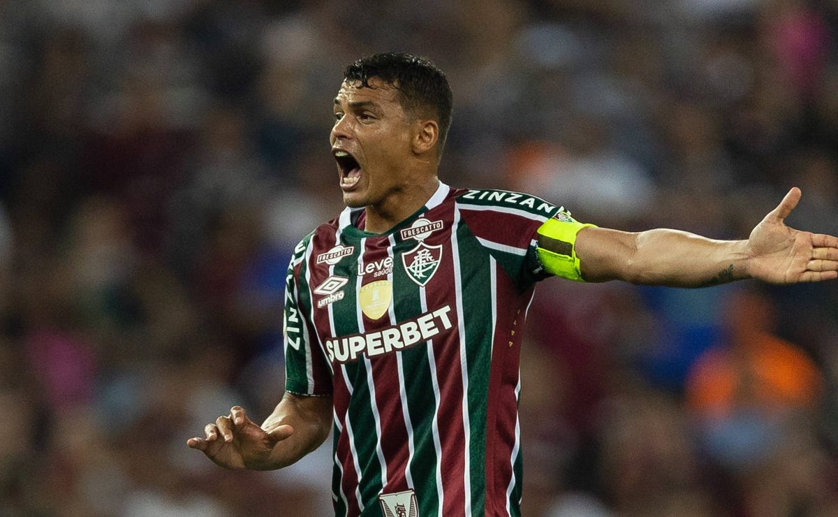 mano menezes revela que thiago silva teve lesão agravada no fluminense após jogar no sacrifício