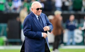 nfl: jerry jones planeja trazer de volta um membro do hall da fama para o confronto contra os leões