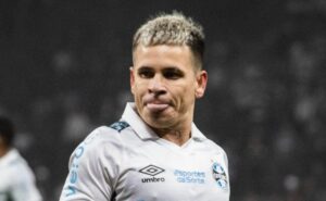 grêmio pode oferecer adriel para fechar acordo com santos e assegurar permanência de soteldo