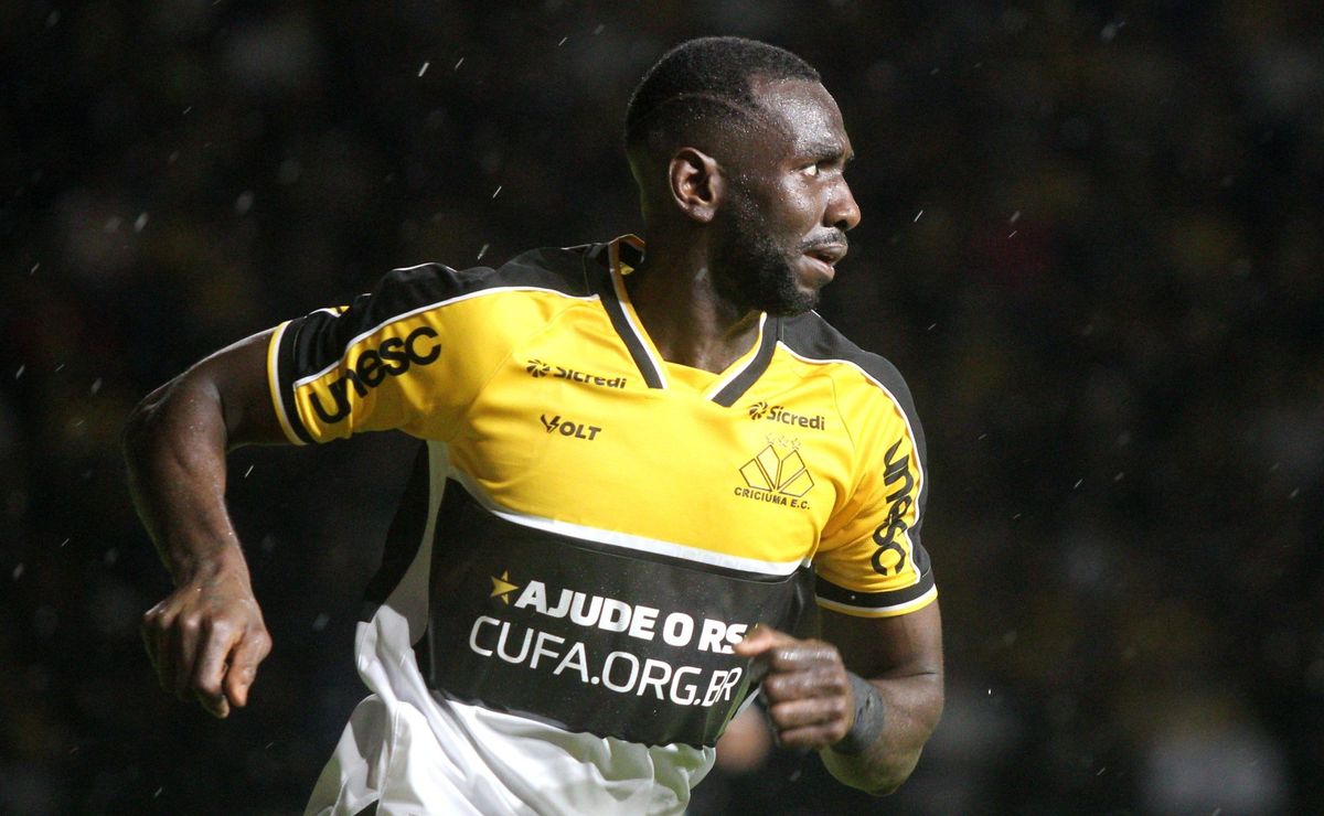 criciúma faz mudanças para enfrentar o botafogo e bolasie deve começar no banco