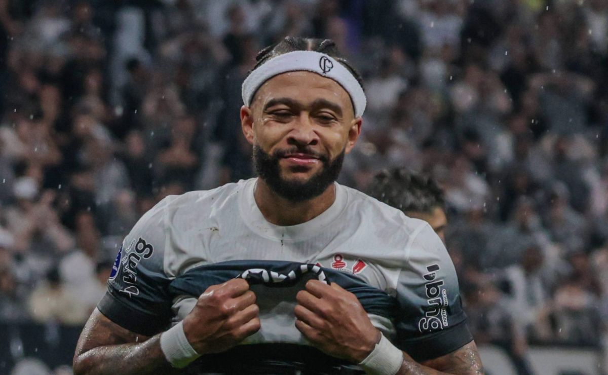 memphis depay protagoniza feito em corinthians x racing mesmo ofuscado por yuri alberto