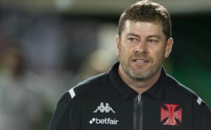 vitória contra o cuiabá faz o vasco quebrar jejum de 53 dias sem vitória