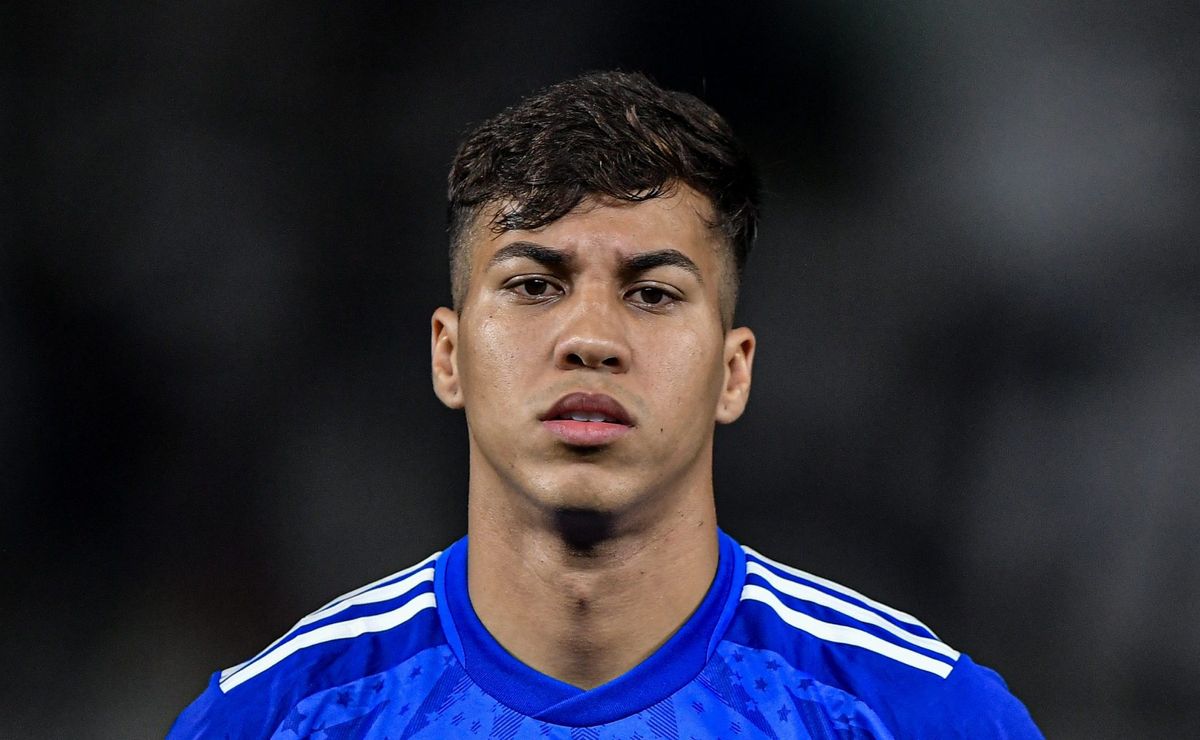 kaio jorge marca e fica de bem com a torcida do cruzeiro diante do lanús 