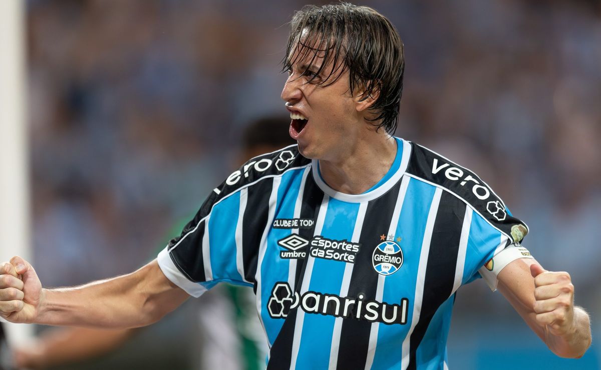 aposentadoria de pedro geromel abre o olho do grêmio para busca de novo zagueiro 